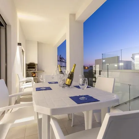 Correeira Luxury Residence T2 C- Albufeira, Pools, Wifi, Bbq, Beach * Albufeira